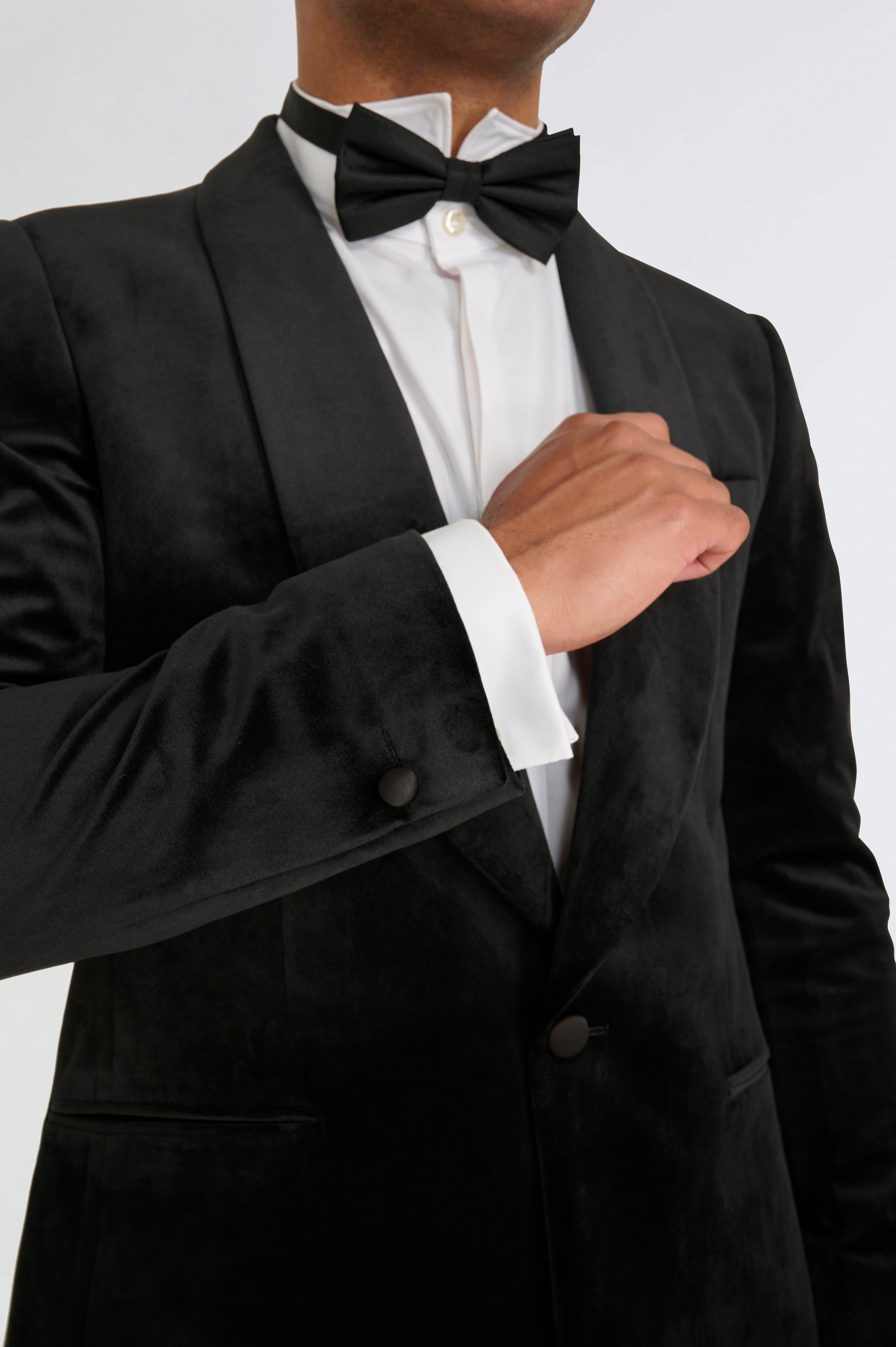 Leo Velvet Tuxedo Dinner Jacket with Shawl Lapel Detail in Black RRP £159