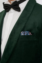 Load image into Gallery viewer, Leo Velvet Tuxedo Dinner Jacket with Shawl Lapel Detail in Emerald Green RRP £159
